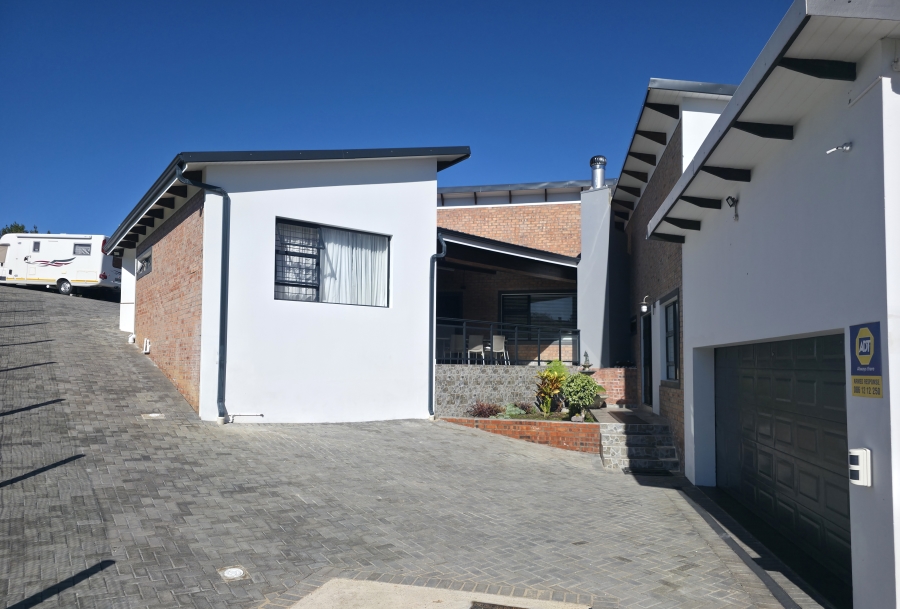 4 Bedroom Property for Sale in Noorsekloof Eastern Cape